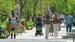 Słoneczna pogoda zachęcała do spacerów