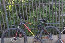 Wypadek na ścieżce rowerowej w Puławach. Ranna 35-latka trafiła do szpitala