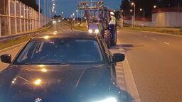 Z pola na ekspresówkę. Ciągnik daleko nie pojechał 