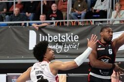 PGE Start ograł Czarnych po raz trzeci i awansował do półfinału Orlen Basket Ligi