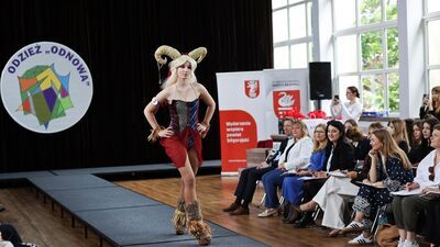 Kreacje z odzysku, czyli odzieżowa OdNowa na wybiegu