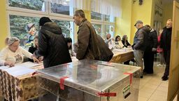 Polacy ruszyli do urn. Odnotowano też incydenty łamiące ciszę wyborczą
