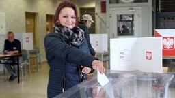 Głosowanie w komisji nr 1 w Opolskim Centrum Kultury