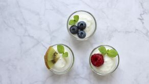 Kawałki szkła w owocowych jogurtach znanej firmy. Już wycofują je ze sklepów