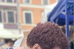 Drewniane ptaszki, święte obrazki, dziergane przytulanki. Jarmark Hetmański 2025 pełen rękodzieła