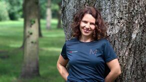 Aneta Mojduszka – psycholog i kulturoznawca, specjalizująca się w kulturze Japonii. Propaguje zdrowy styl życia, jest instruktorką slow joggingu oraz praktykiem terapii leśnej