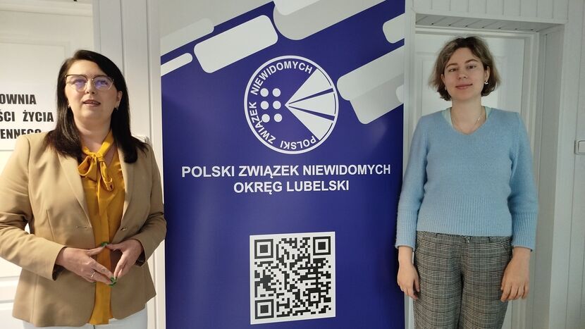Justyna Szafranek i Dorota Krać z Polskiego Związku Niewidomych w Lublinie podkreślają, że najwięcej barier powoduje zbyt mała świadomość na temat specyfiki dysfunkcji wzroku Codzienne bariery to nie tylko schody, ale porzucone hulajnogi i krawężniki
