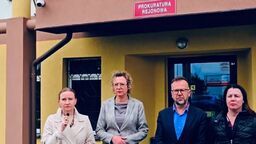 Radni klubu Koalicji Obywatelskiej przed Prokuraturą Rejonową w Zamościu