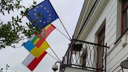 Flaga Ukrainy znowu wisi na Urzędzie Miasta