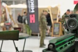 Wojskowe rosomaki, skóra niedźwiedzia i grochówka od myśliwych. Zajrzyj na "Militaria" w Lublinie