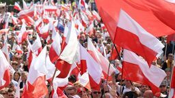 Przez Warszawę przeszły dwa marsze