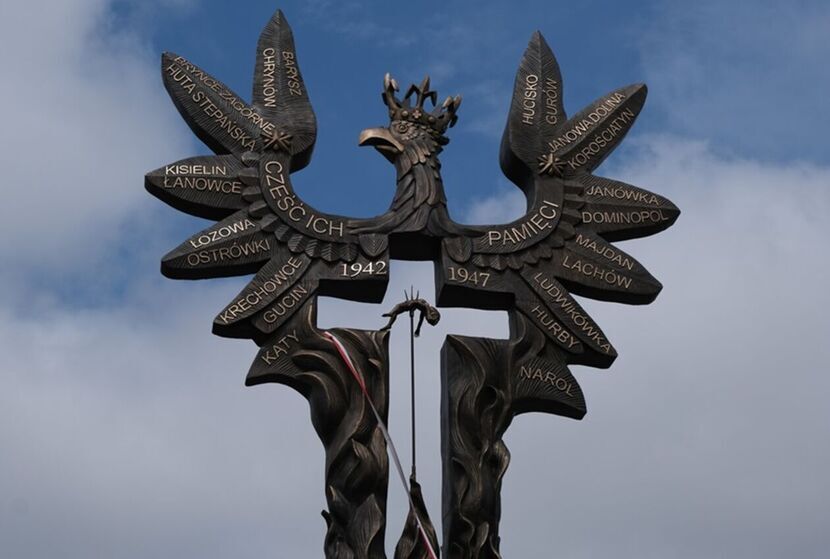Pomnik „Rzeź Wołyńska” w Domostawie (woj. podkarpackie) odsłonięty w 2024 roku