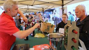 Święto jest okazją do skosztowania trunków z lokalnych winnic w okazyjnej cenie