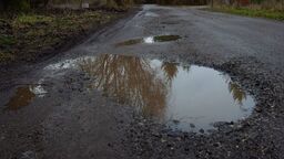 Kamieni nawieźli za darmo. Burmistrz: Bierzcie i rozsypujcie