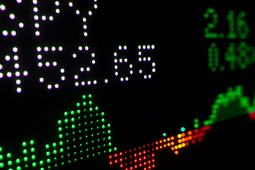 Napięcia w Handlu Międzynarodowym i S&P500: Czy Cisza Przed Burzą Może Być Myląca?