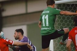 Górnik Łęczna przegrywa z Pogonią Siedlce. Były napastnik zielono-czarnych boleśnie o sobie przypomniał