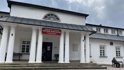 Sanatorium w Krasnobrodzie zostało w ostatnim czasie doinwestowane i odnowione. Powstał m.in. zupełnie nowy pawilon z komfortowymi pokojami. Kuracjusze wnoszą opłaty uzdrowiskowe regularnie. Gorzej jest z pobieraniem pieniędzy od gości w kwaterach prywatnych