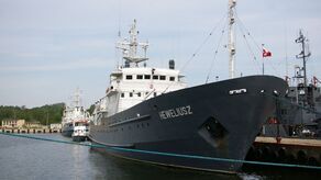 Na miejsce zdaerzenia, dla pełnego wyjaśnienia sprawy, wypłynął ORP „Heweliusz”, okręt hydrograficzny wyspecjalizowany w monitorowaniu