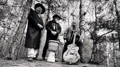 Muzyczna podróż przez świat. Nowy projekt Symchy Kellera i Darka Malejonka