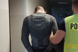 Poszukiwany listem gończym 19-latek włamał się do sklepu. To nie koniec