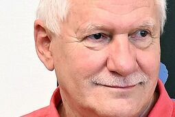 Tablica dla profesora. Wybitny grafik w Alei Sław