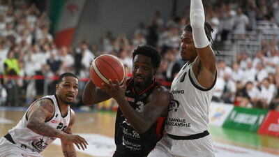 Finałowa rywalizacja jest bardzo zacięta