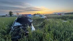 Dachował i wypadł z pojazdu. A jak go znaleziono, to spał w zbożu