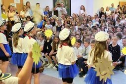 Uczniowie żegnają rok szkolny. Rozdanie świadectw w SP nr 21 w Lublinie