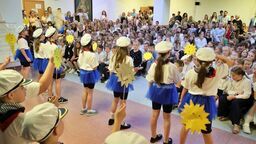 Uczniowie żegnają rok szkolny. Rozdanie świadectw w SP nr 21 w Lublinie