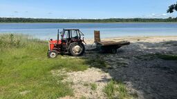Działkowiczom nie spodobała się pierwotna lokalizacja nowej przebieralni na plaży jeziora Piaseczno