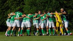 Piłkarze MKS Ruch Ryki przed meczem z Gromem Różaniec