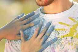 Jak stworzyć koszulkę reklamową, aby przyciągała uwagę?