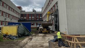 Gruntownie remontowany jest blok D, czyli ten, w którym mieszczą się poradnie specjalistyczne zamojskiego szpitala "papieskiego"