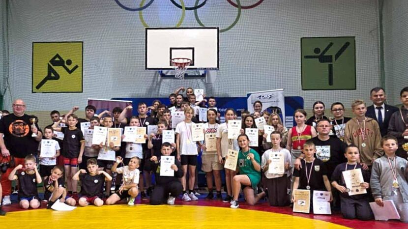 Zawodniczki i zawodnicy Cementu-Gryfa Chełm z medalami mistrzostwa województwa lubelskiego 