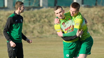 Kamil Kaczanowski (drugi z prawej) zdobył w Radawcu dwie bramki