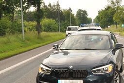 Zaparkował na środku krajówki. Młody kierowca był pijany