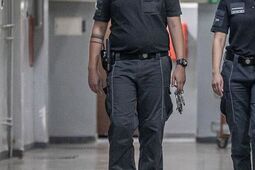 Nie upilnowali zabójcy w szpitalu. Strażnicy więzienni na ławie oskarżonych