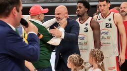 Wojciech Kamiński (w garniturze) poprowadził PGE Start Lublin do wicemistrzostwa Polski