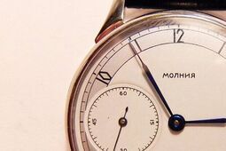 Zegarki w pracy – jakie modele pasują do biura i na spotkania biznesowe?