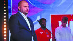 Arkadiusz Pelczar podczas środowego podsumowania sezonu w LCK