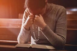 Ponad 40 proc. polskiej młodzieży nie chodzi do kościoła. Lekcje religii też opuszcza