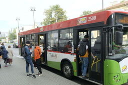 Autobusy idą na wakacje. Przed podróżą do pracy sprawdź rozkład jazdy