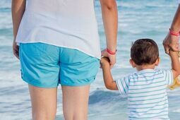 Eksperci ostrzegają i doradzają, jak zadbać o zdrowie i bezpieczeństwo podczas letniego wypoczynku