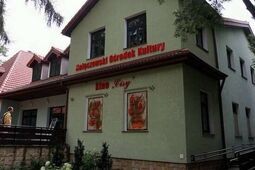 „Przedwiośnie” pod gwiazdami. Spotkanie z Mateuszem Damięckim i plenerowe kino w Nałęczowie