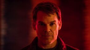 Michael C. Hall jako Dexter Morgan w serialu Dexter: Zmartwychwstanie