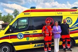 Zespół ratownictwa medycznego w Okunince. Karetka bliżej turystów nad Jeziorem Białym