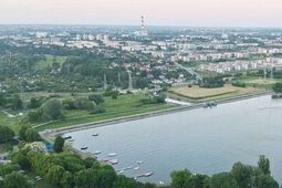 Koniec z bieganiem w krzaki nad zalewem? W tym sezonie toalety publicznej jeszcze nie będzie