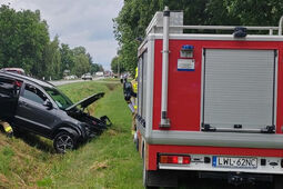 70-latka wjechała do rowu w Urszulinie. Policja apeluje o ostrożność