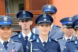 Policjanci z puławskiego garnizonu z awansami. Sto lat kobiet w mundurach