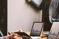 Studia z MBA na WSB-NLU - inwestycja w przyszłość liderów biznesu